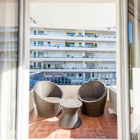 1-br Quiet Balcony Apartamento